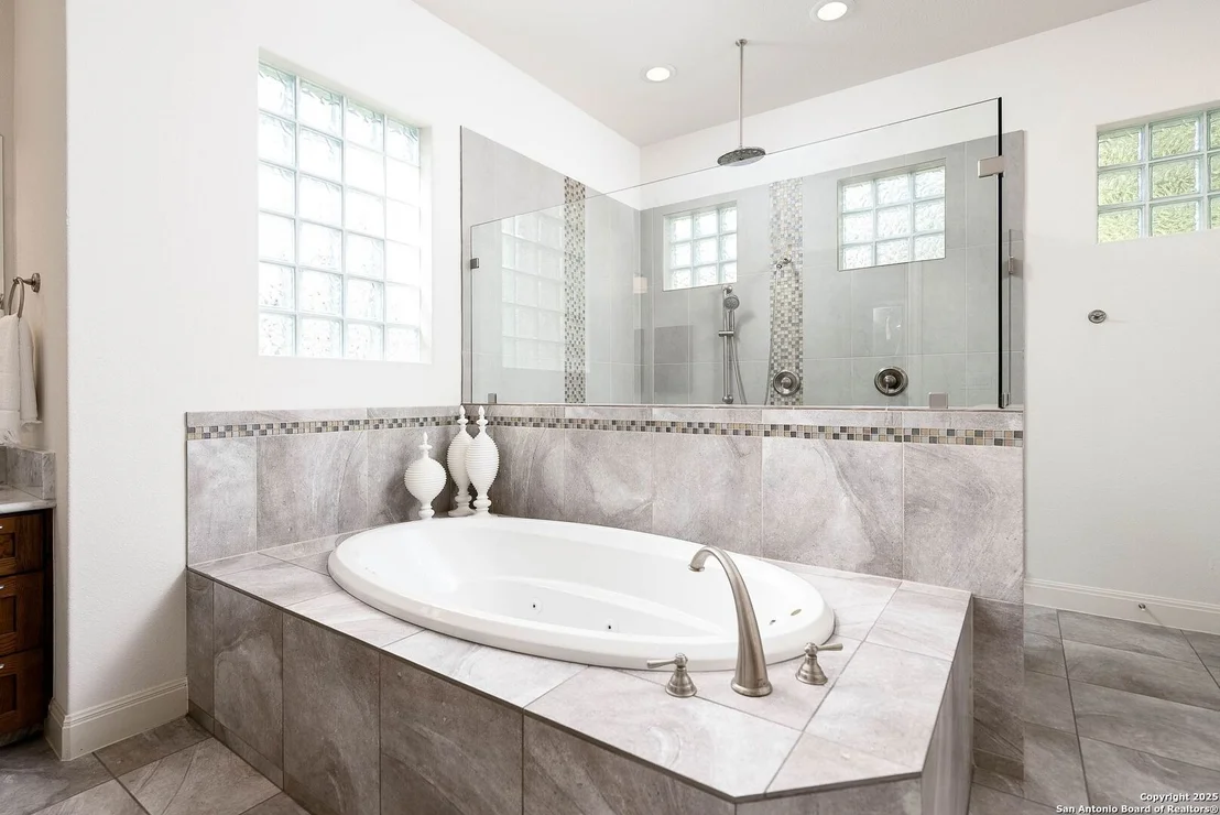 Photo of 6331 granada