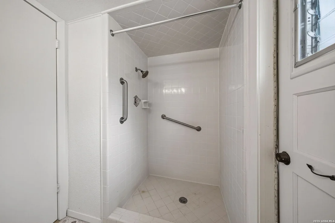 Photo of 105 DORIS DR