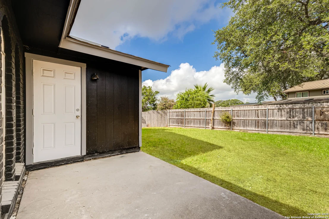 Photo of 6135 ROYAL PT