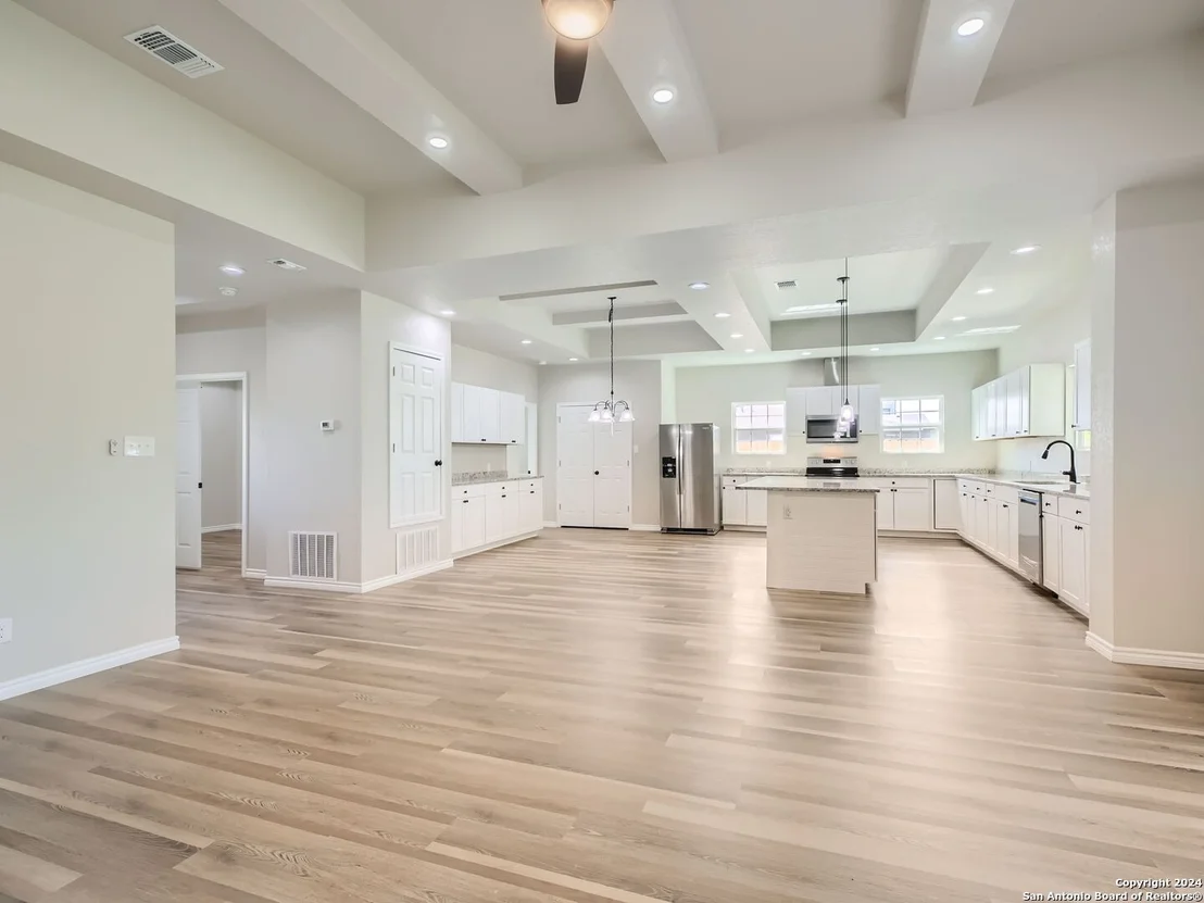 Photo of 8501 UTOPIA BLVD