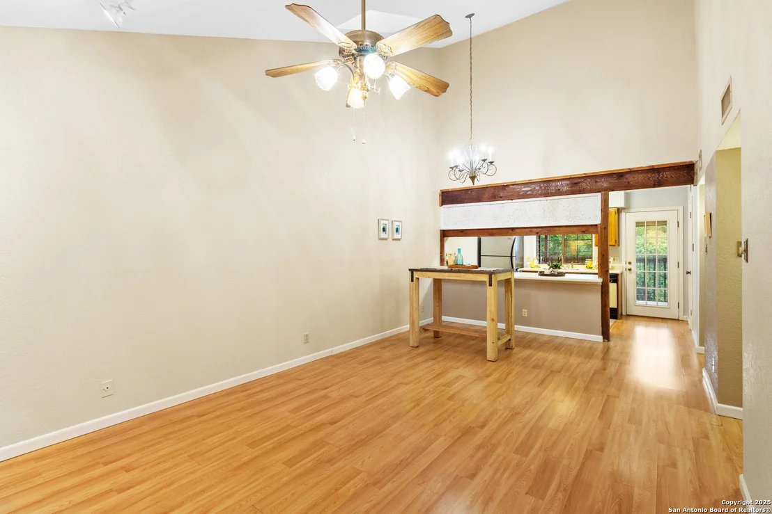 Photo of Unit 4 at 8611 Datapoint