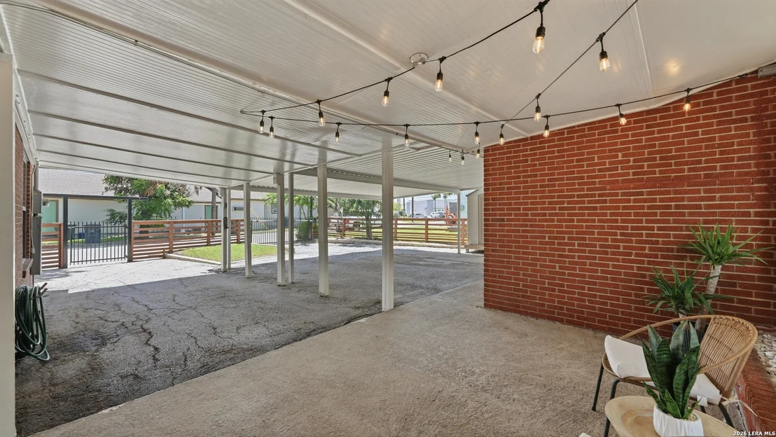 Photo of 596 WILLOW AVE