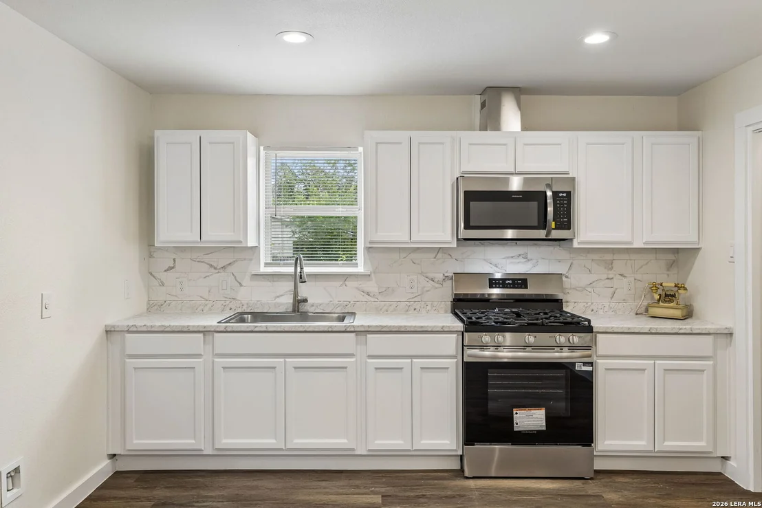 Photo of 426 IKE ST