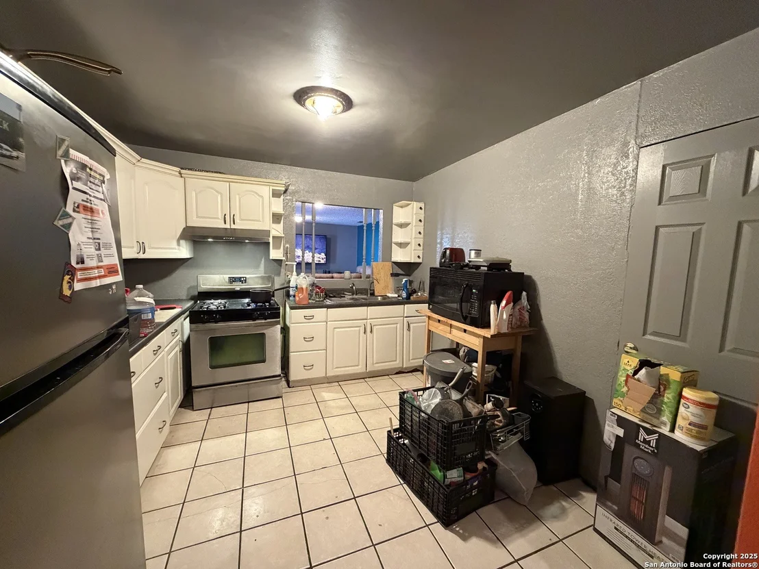 Photo of 127 Arnaz