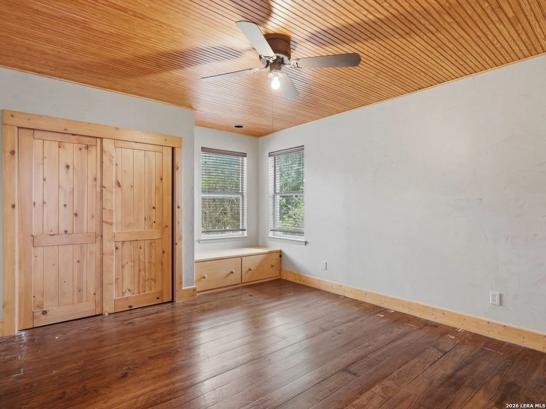 Photo of 968 Queens Dr.