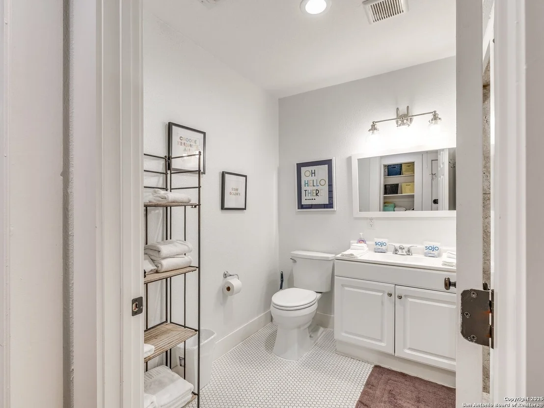 Photo of 337 W Hackberry St