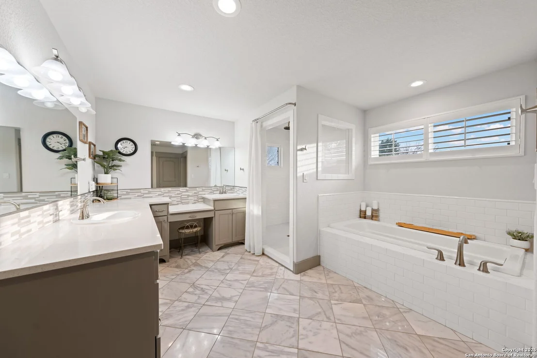 Photo of 138 W Holly Hill Dr