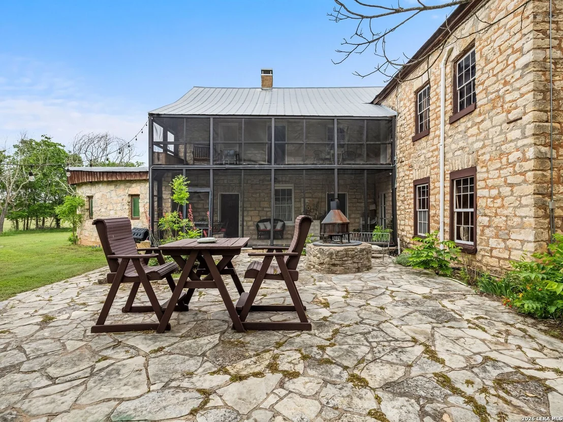Photo of 426 RANCH ROAD 962 E