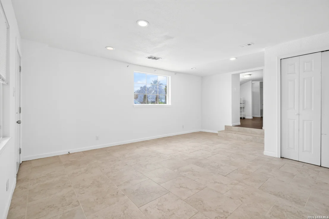 Photo of 363 W ANSLEY BLVD