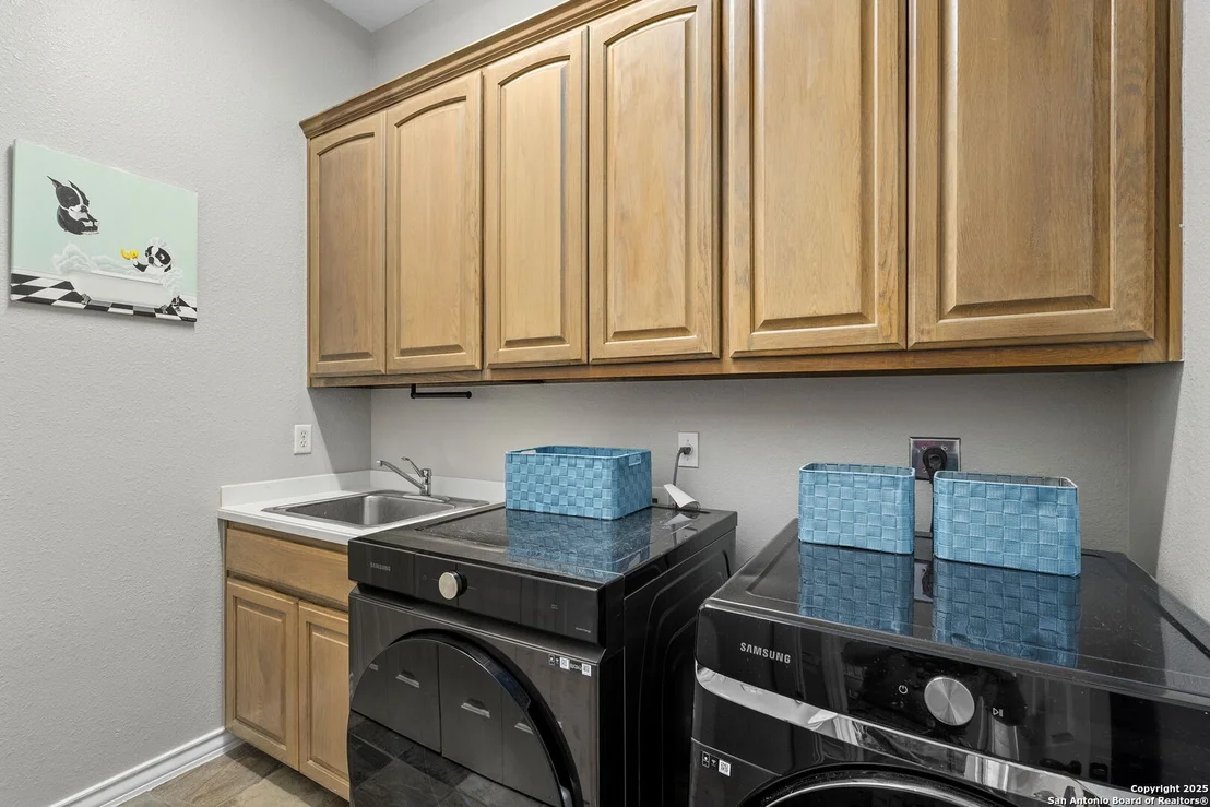 Photo of 915 Foxton