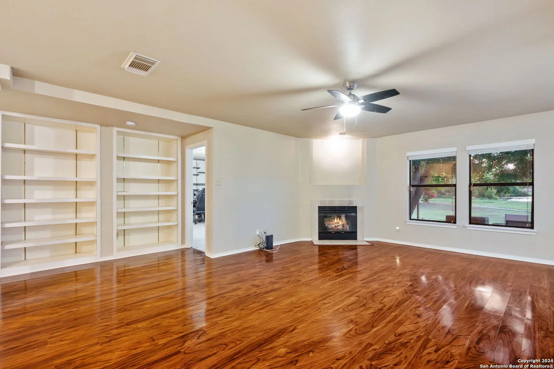 Photo of 7423 LEGEND POINT DR