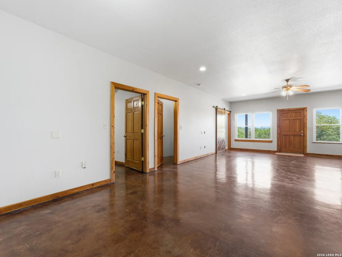 Photo of 412 Bear Springs Trl