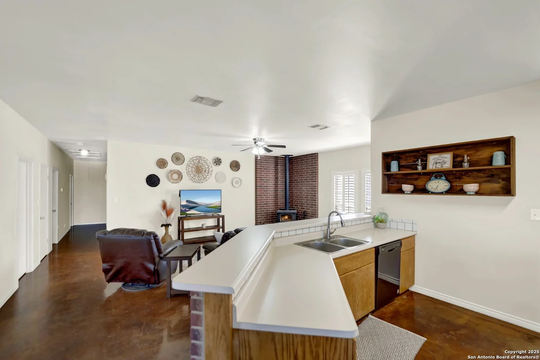 Photo of 330 TWIN OAK