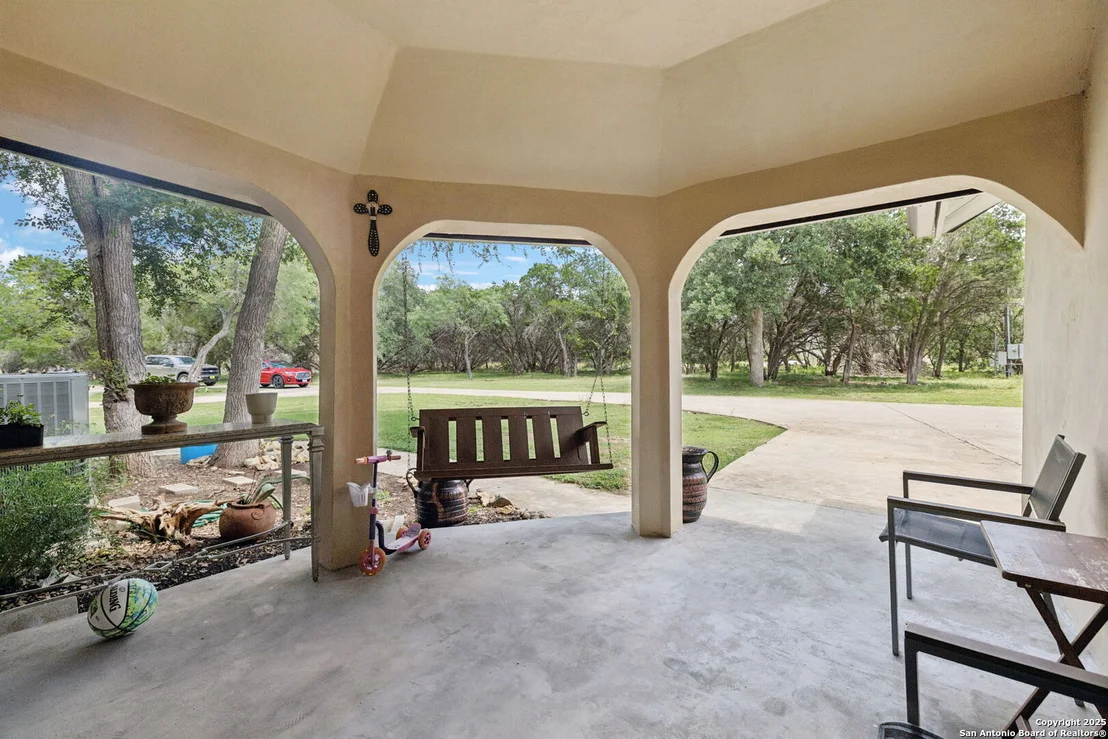 Photo of 450 Georg Oaks