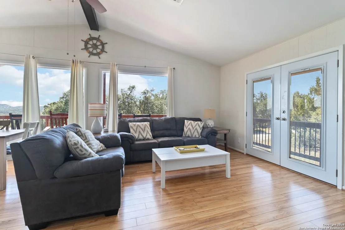 Photo of 1291 Springwater