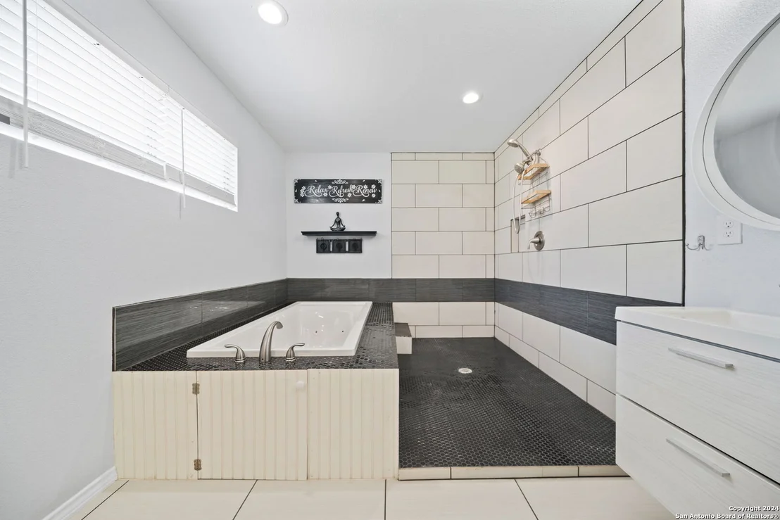 Photo of 348 THOMAS JEFFERSON DR