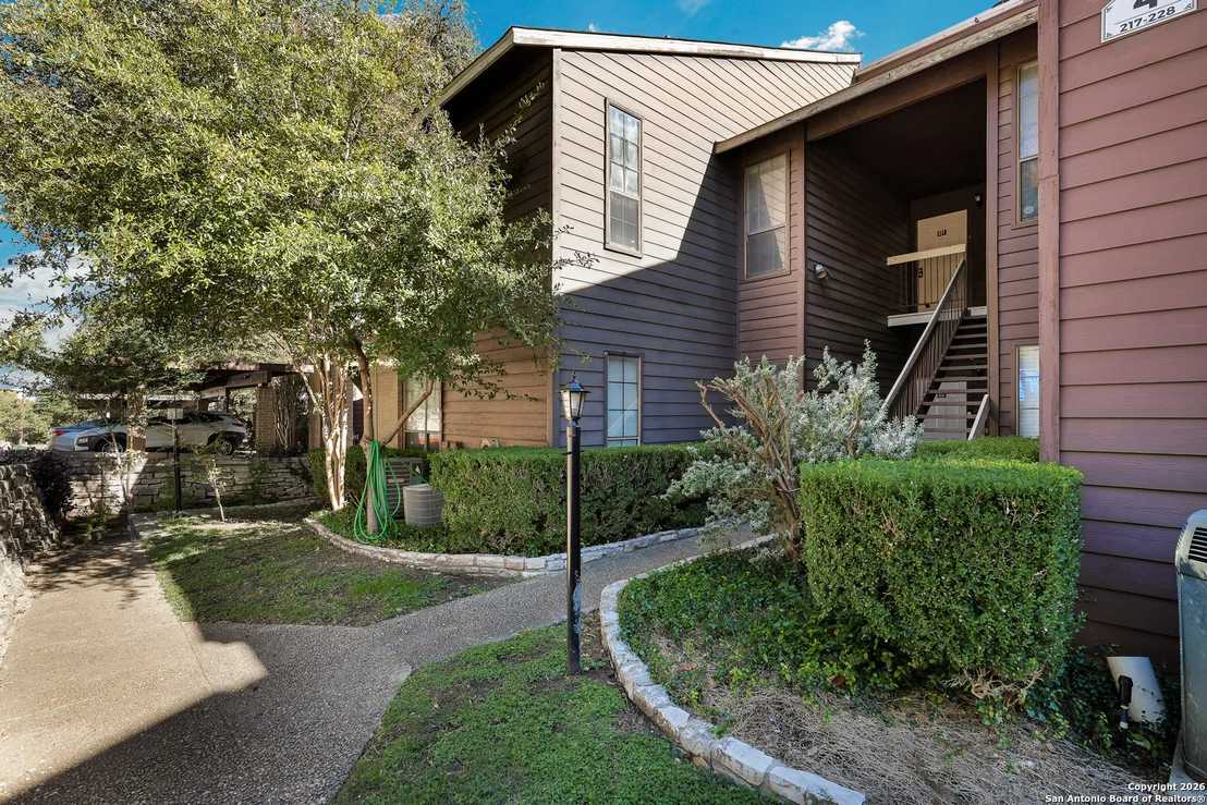Photo of Unit 224 at 8633 Datapoint