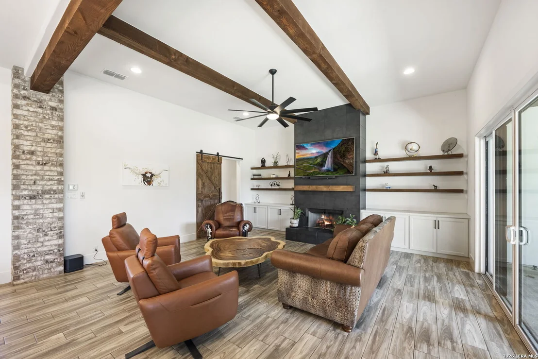Photo of 979 Belle Oaks