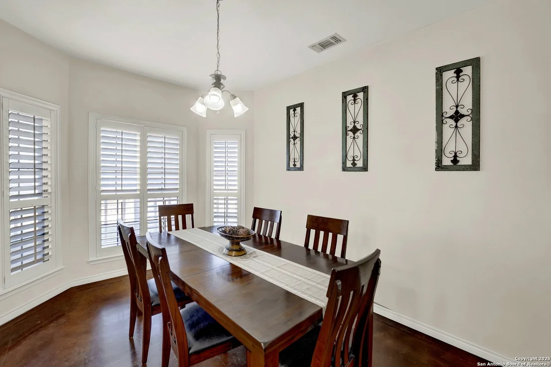 Photo of 330 TWIN OAK