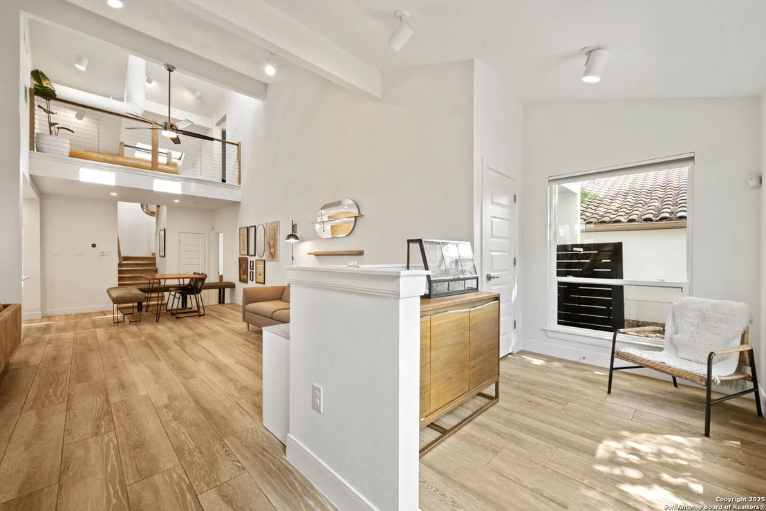 Photo of 3467 River Way