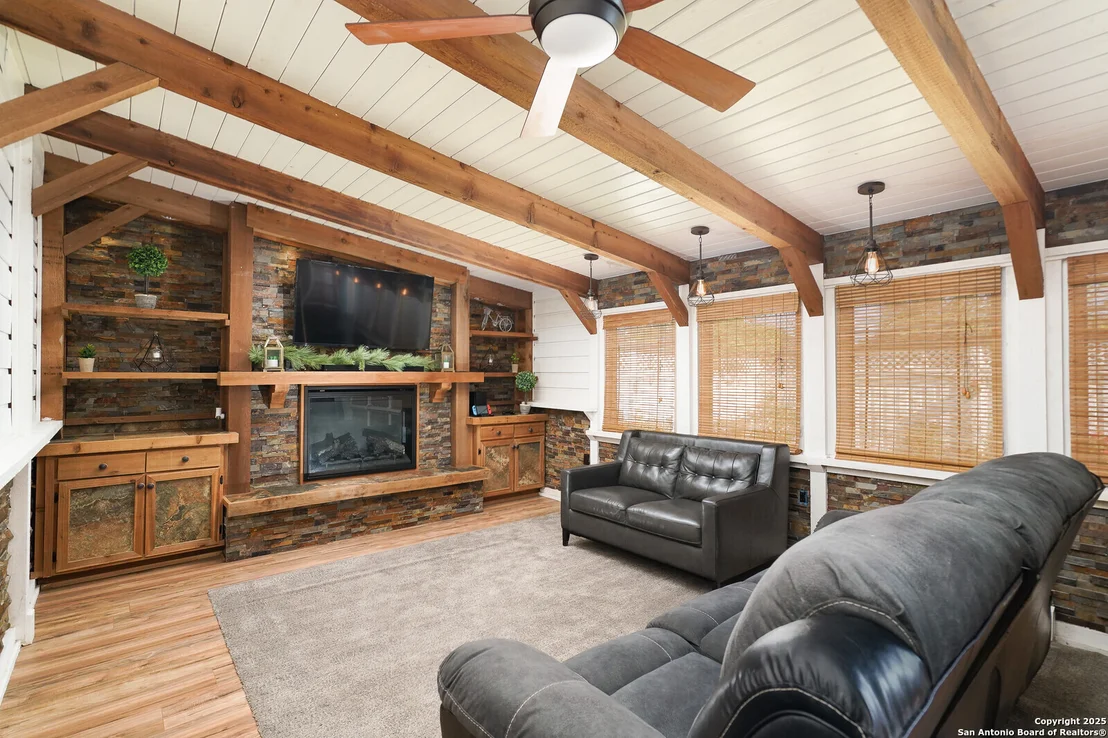 Photo of 311 Redcliff
