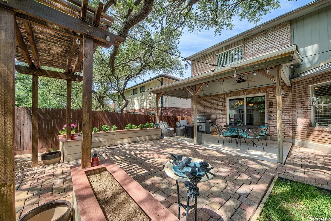 Photo of 2422 Thrasher Oak