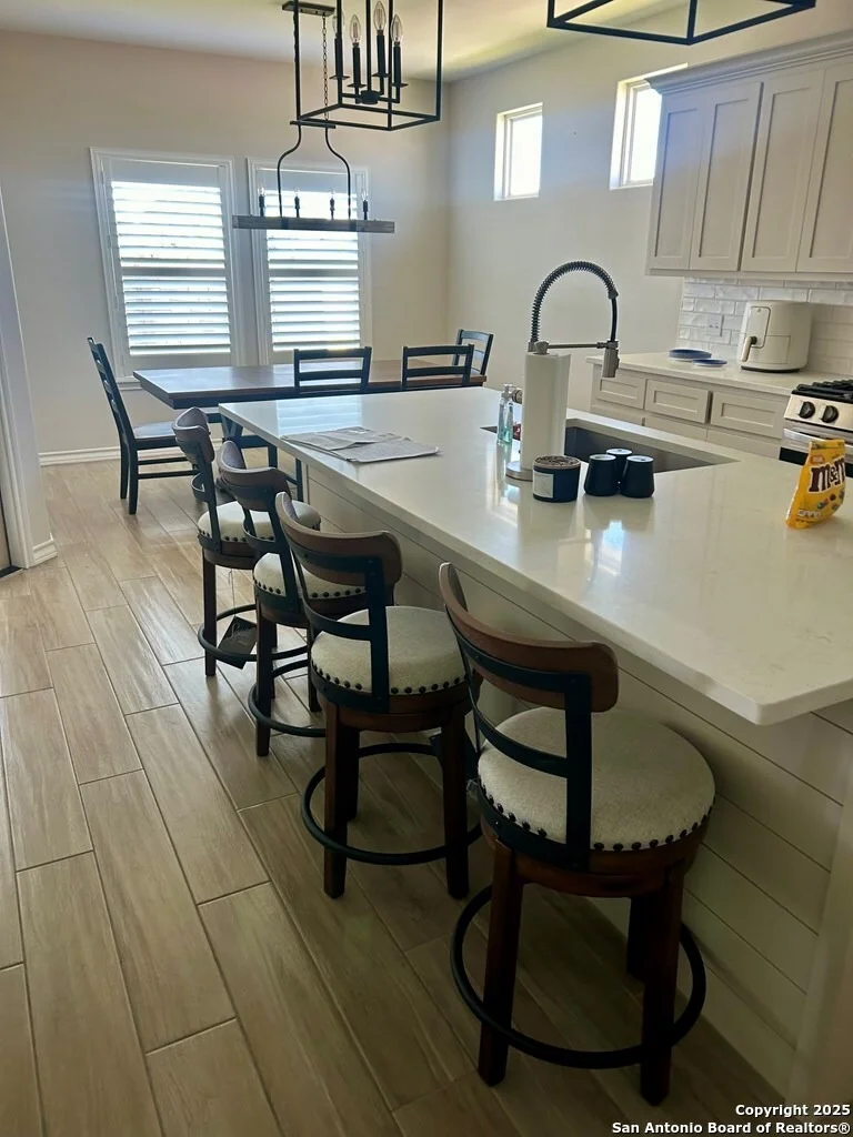 Photo of 101 Chiman Cr