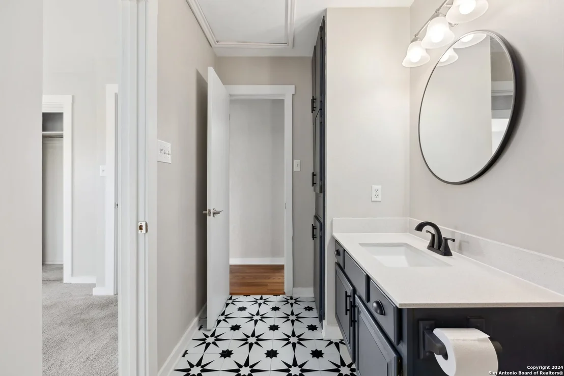 Photo of 8 ROSELAWN CIR