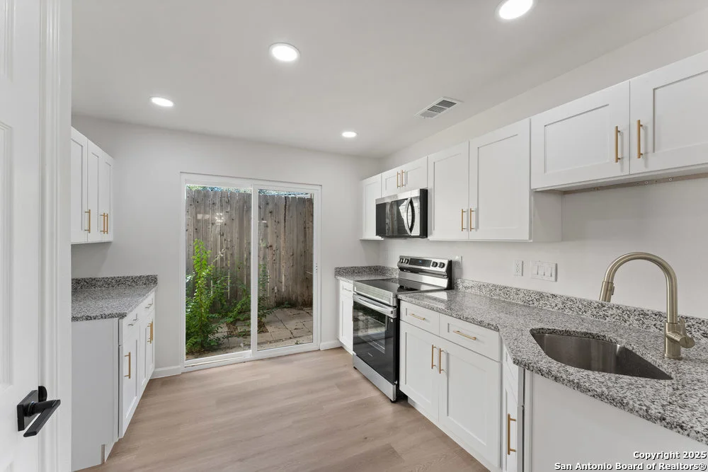 Photo of 9511 Deerbrook