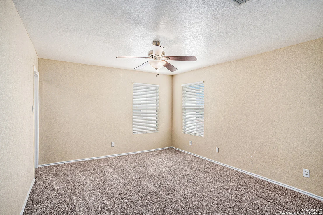 Photo of 237 Hinge Chase