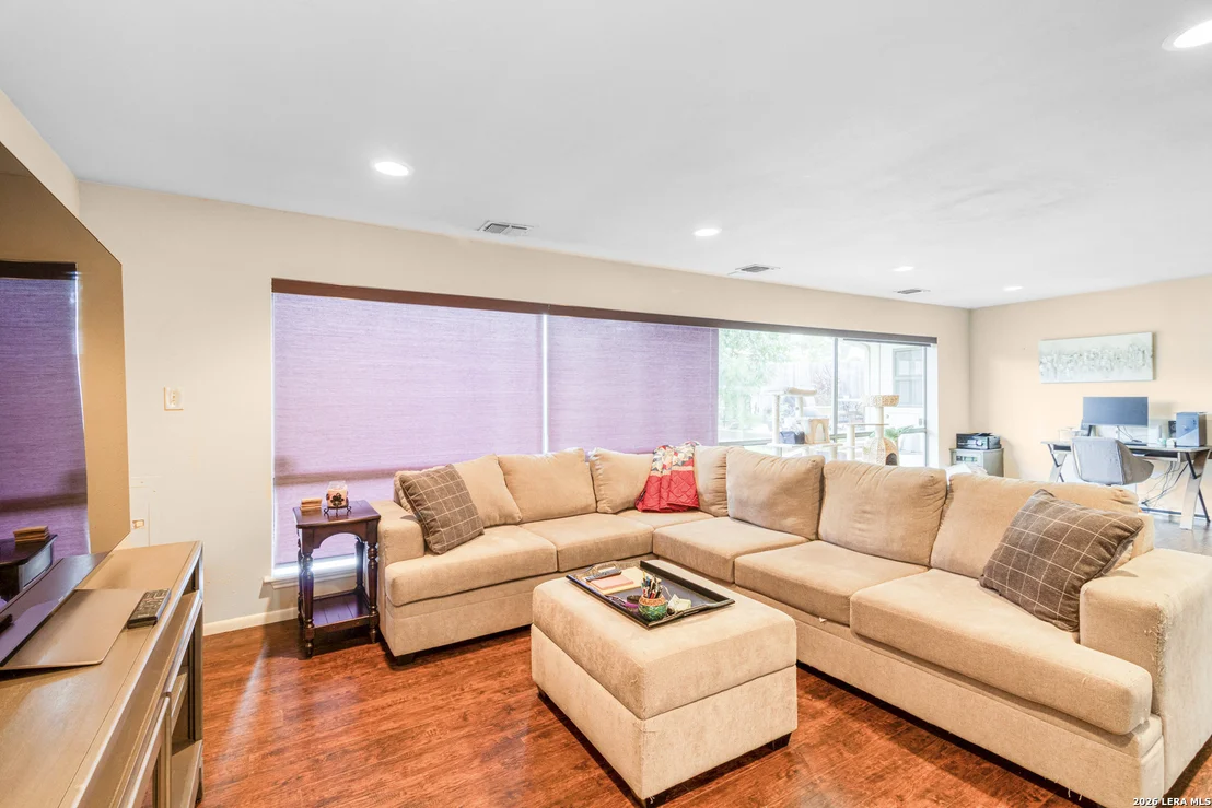 Photo of 1406 BUTTON LN