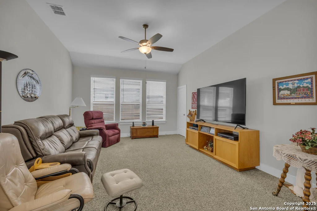Photo of 929 Rench