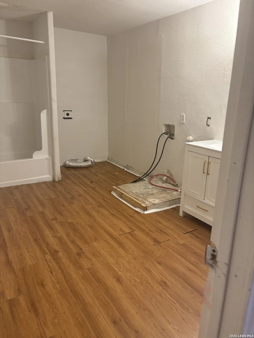 Photo of 1220 Romero