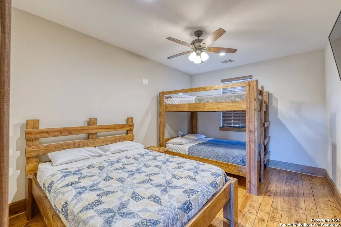Photo of 1127 Mountain Valley