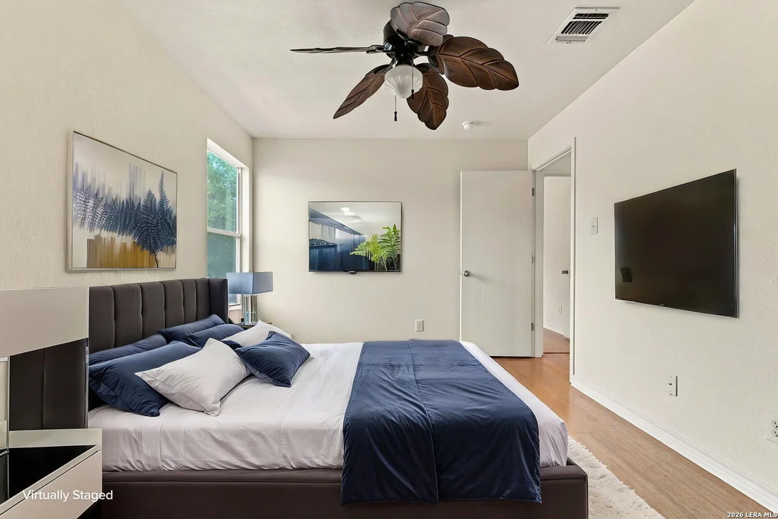 Photo of 233 JULIAN PT