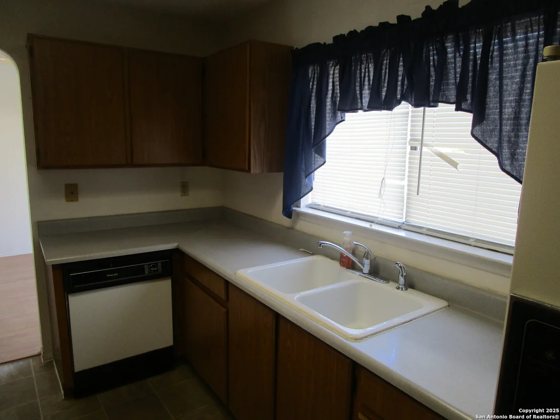 Photo of 7555 Branston