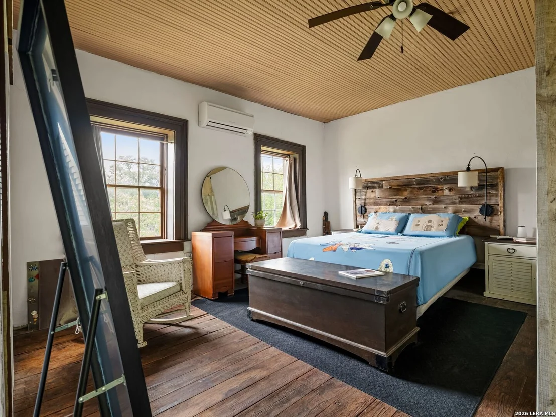 Photo of 426 RANCH ROAD 962 E