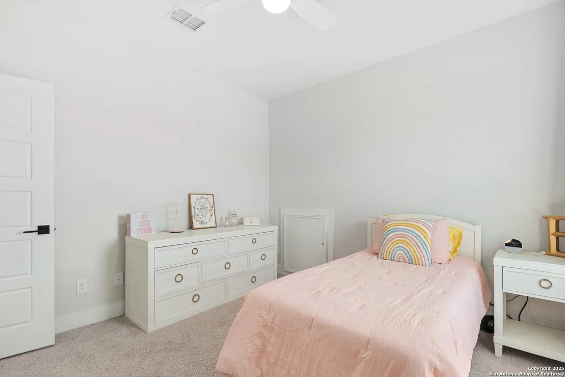 Photo of 1176 Cadogan Squire