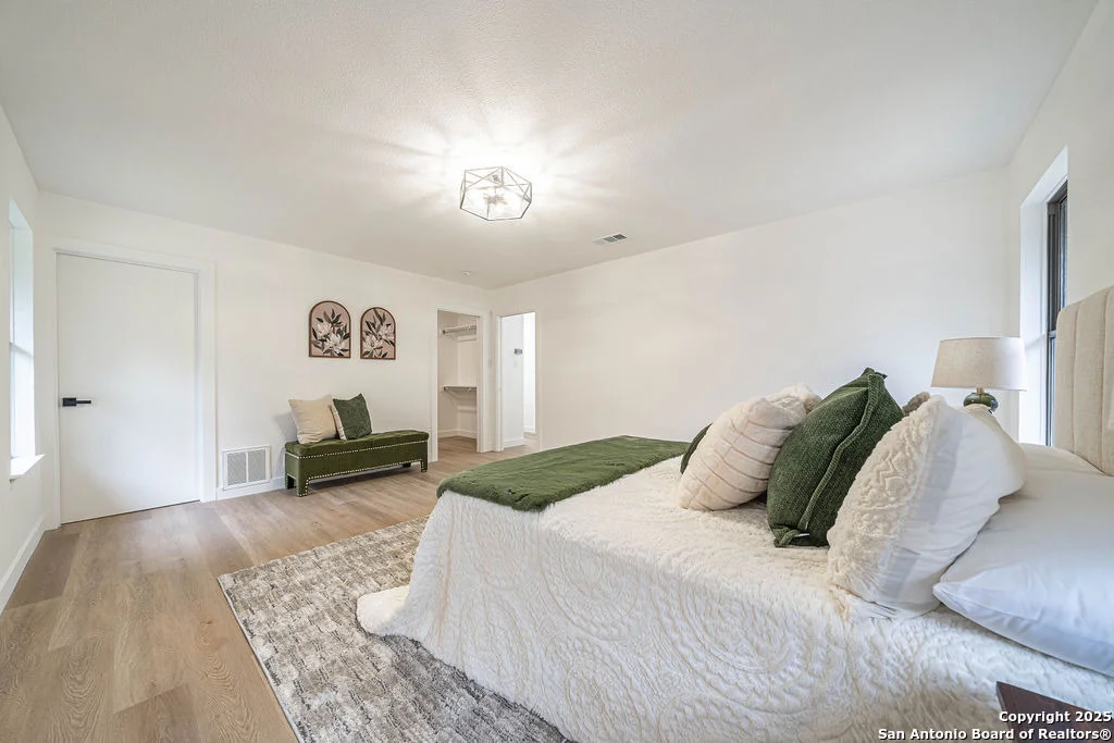 Photo of 6306 Lakewood