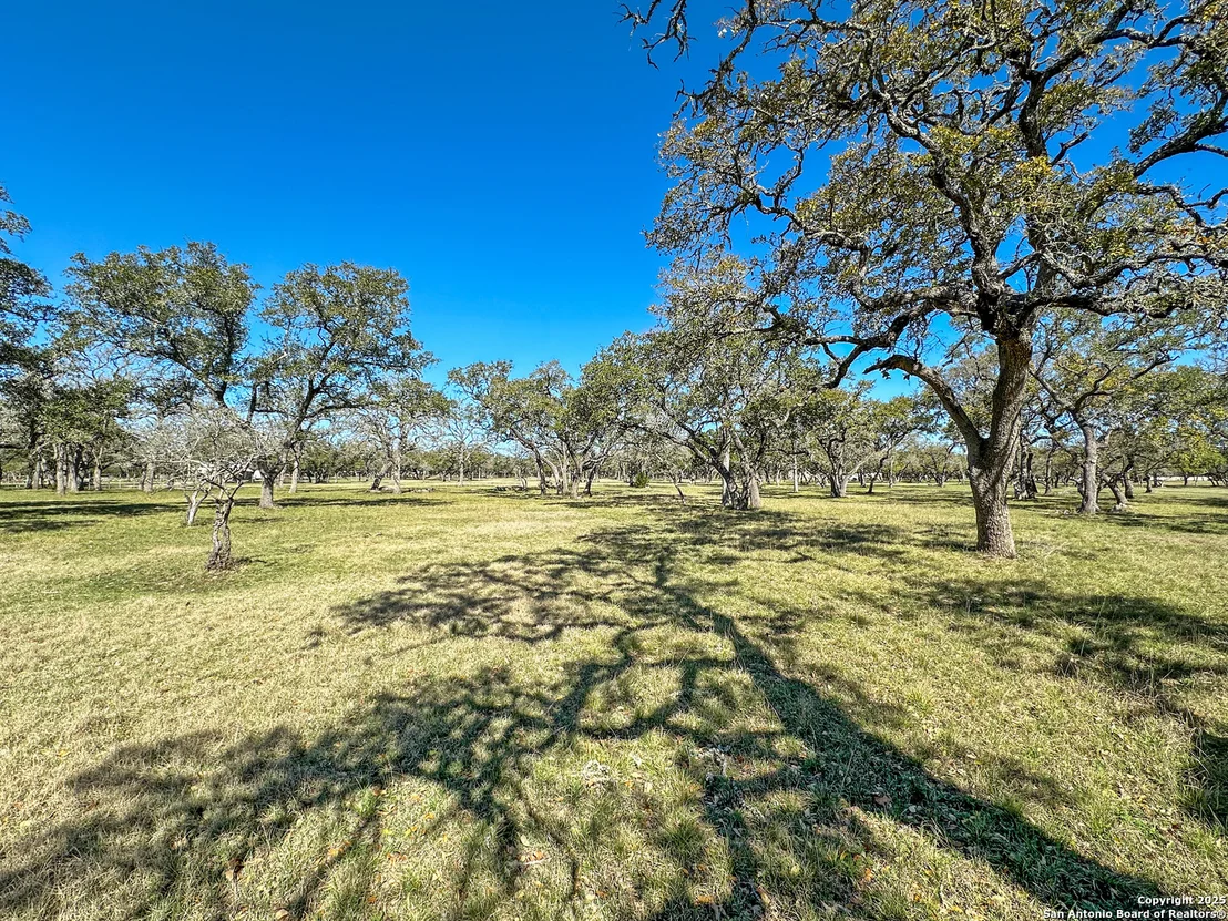Photo of 582 Whispering Oaks