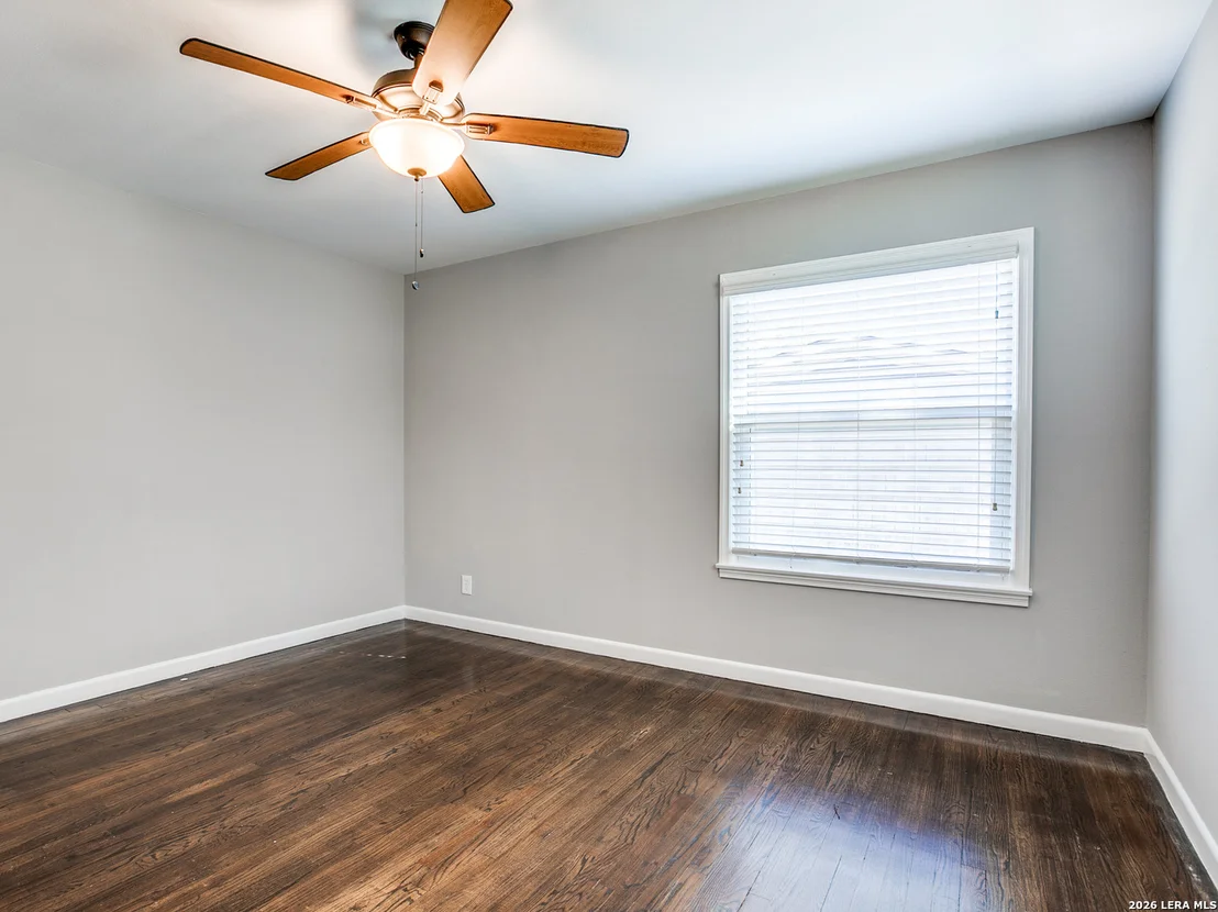 Photo of 411 Devonshire Dr