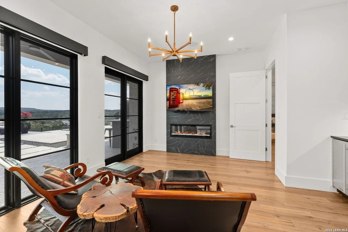 Photo of 121 Greystone Pt