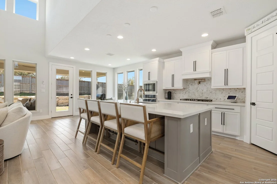 Photo of 1176 Cadogan Squire