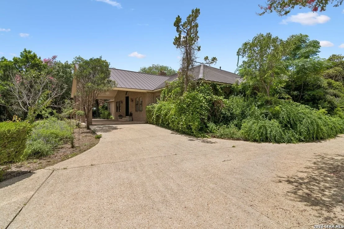 Photo of 237 CREST TRL