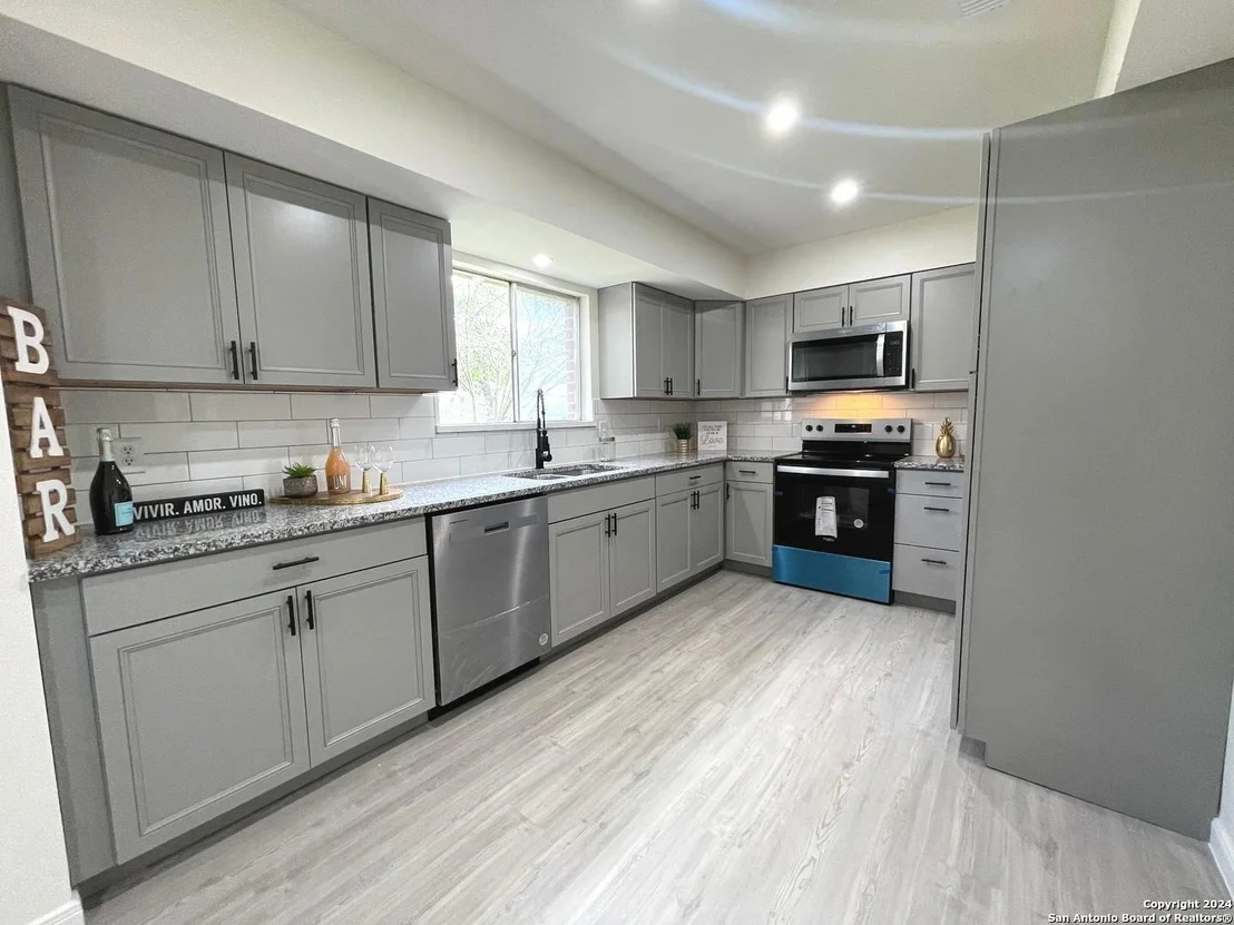Photo of 8280 VENTURA BLVD