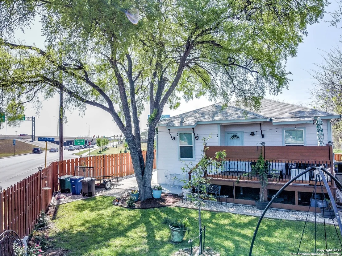 Photo of 1503 Edison Dr