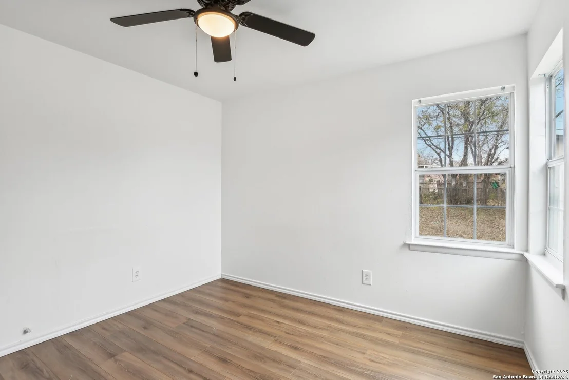 Photo of 843 Deely Place