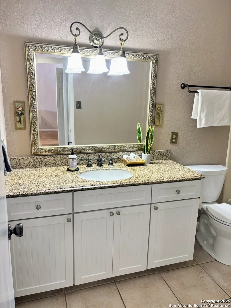 Photo of Unit 4 at 8611 Datapoint