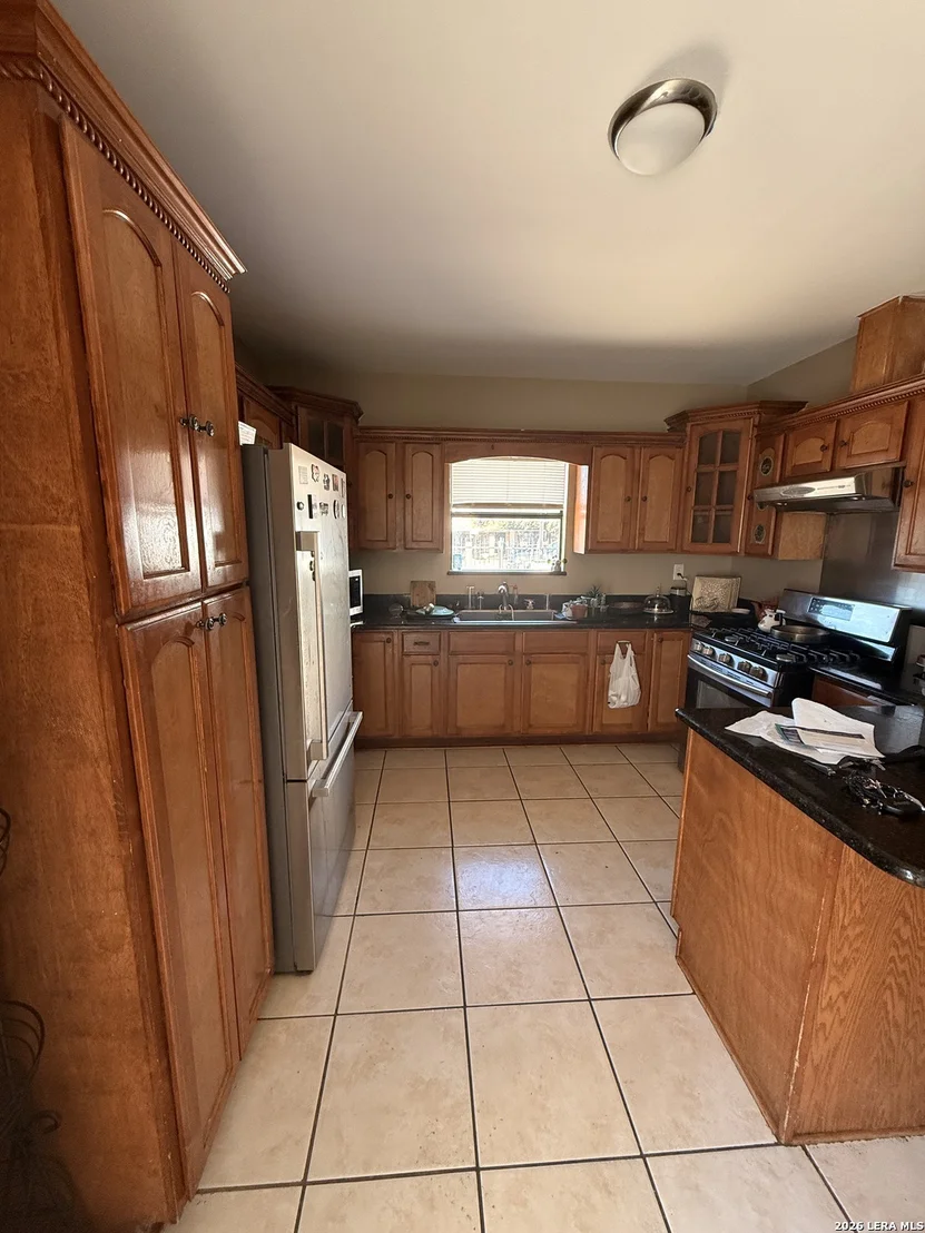 Photo of 834 W Baetz