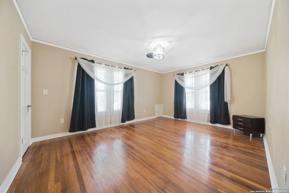 Photo of 348 THOMAS JEFFERSON DR